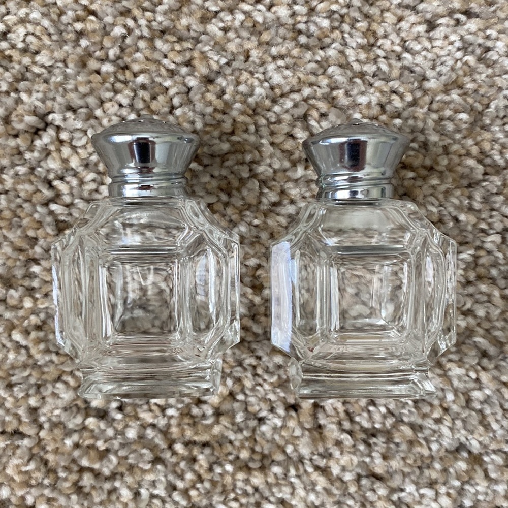 Glass Salt & Pepper Shaker Set